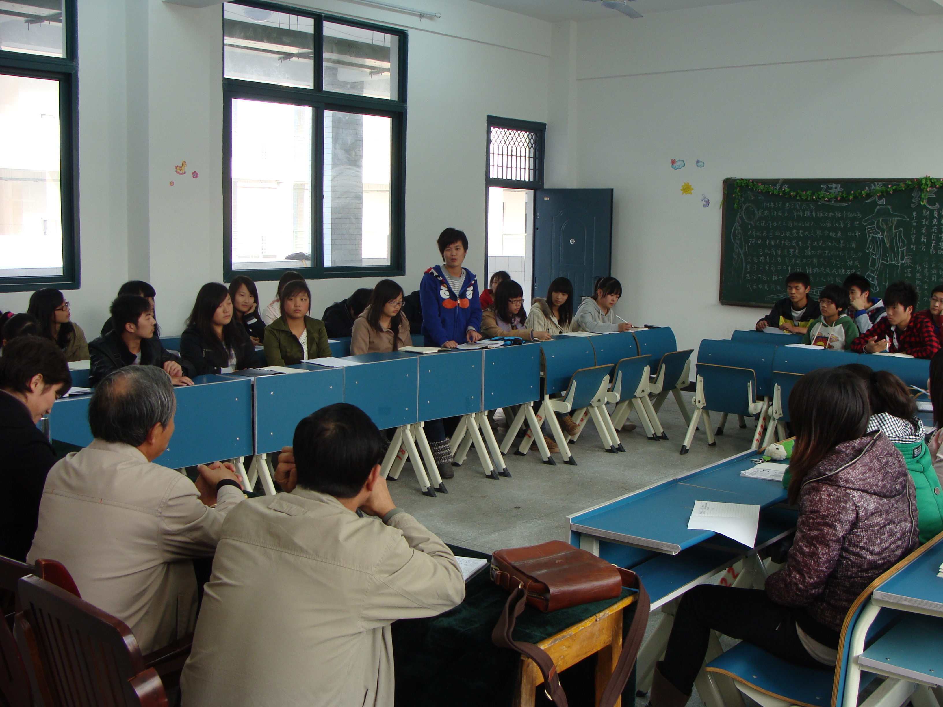 社会事业系召开期中教学检查师生座谈会